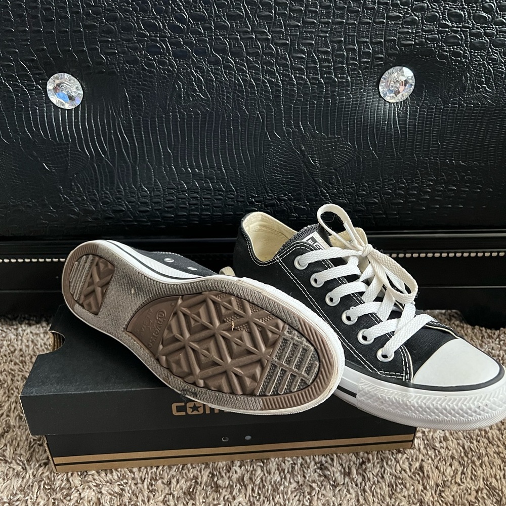 Black and white converse